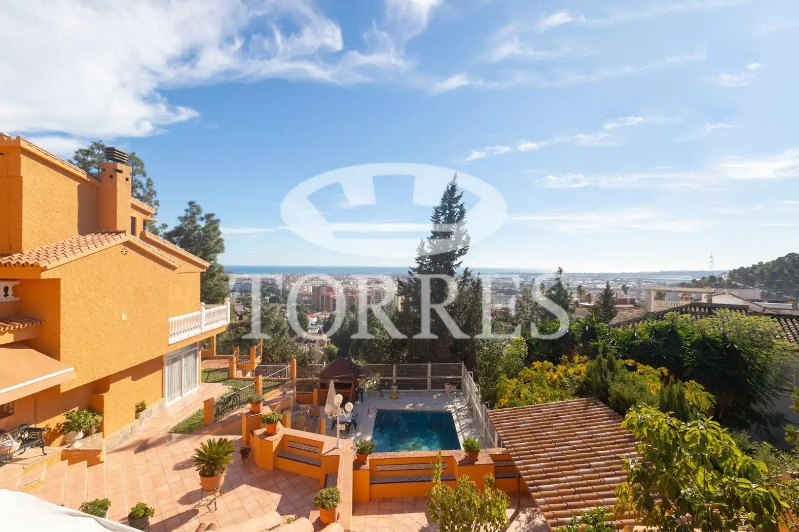 Vista exterior de Casa o xalet en venda en Málaga amb Aire condicionat, Calefacció i Jardí privat