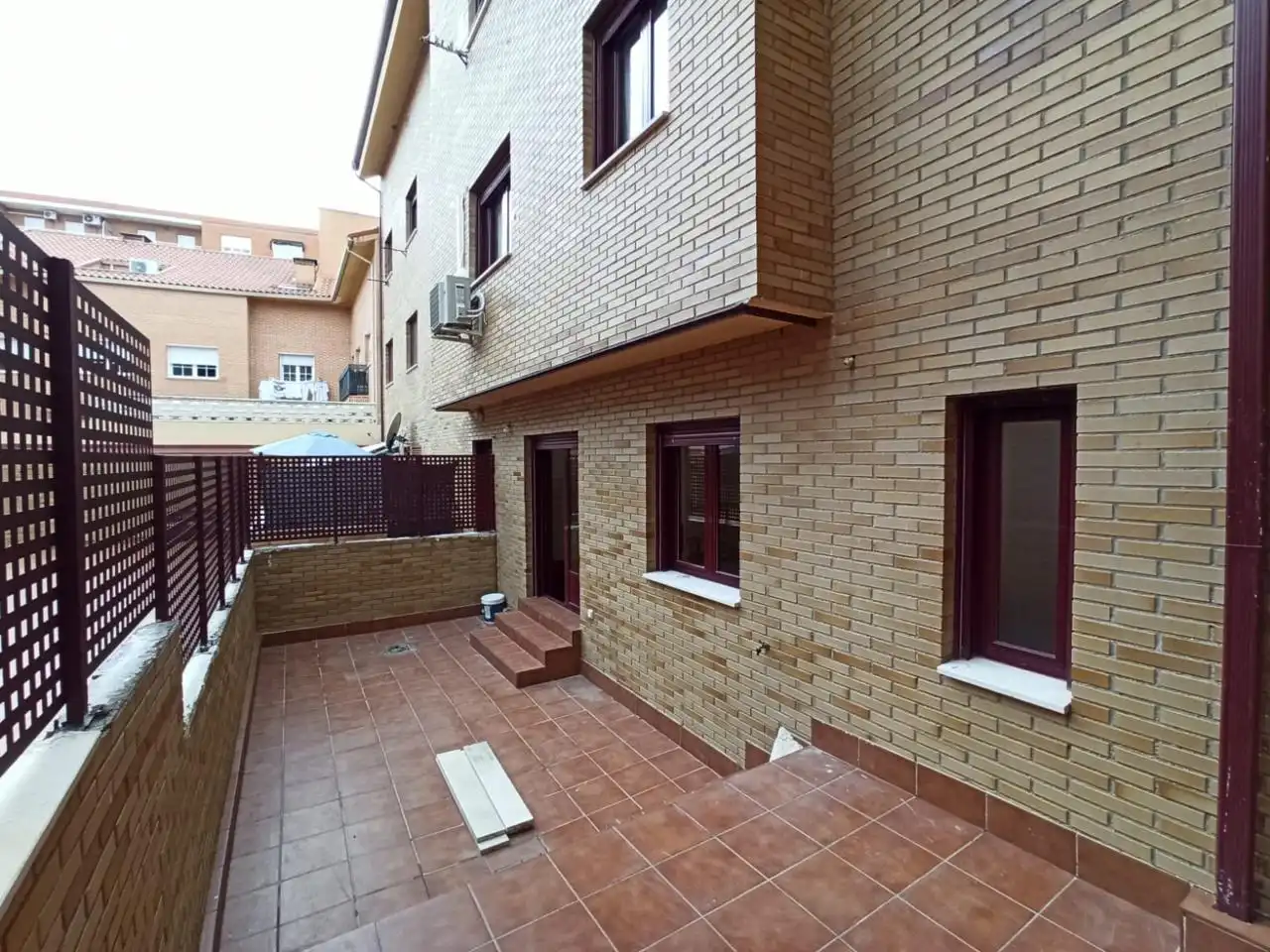 Baixos amb jardí de lloguer a Calle Júpiter