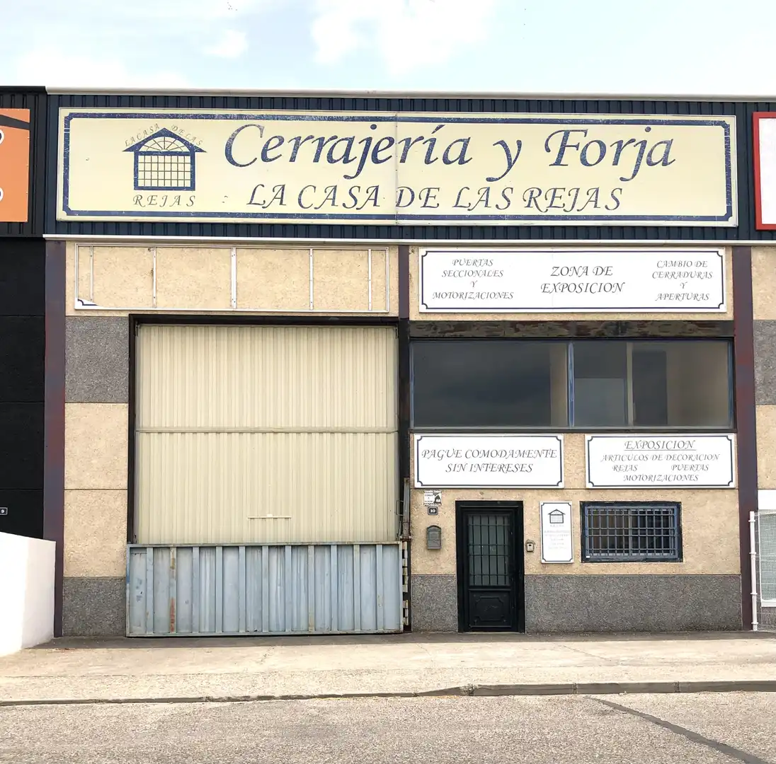 Vista exterior de Local en venta en Yuncos con Aire acondicionado