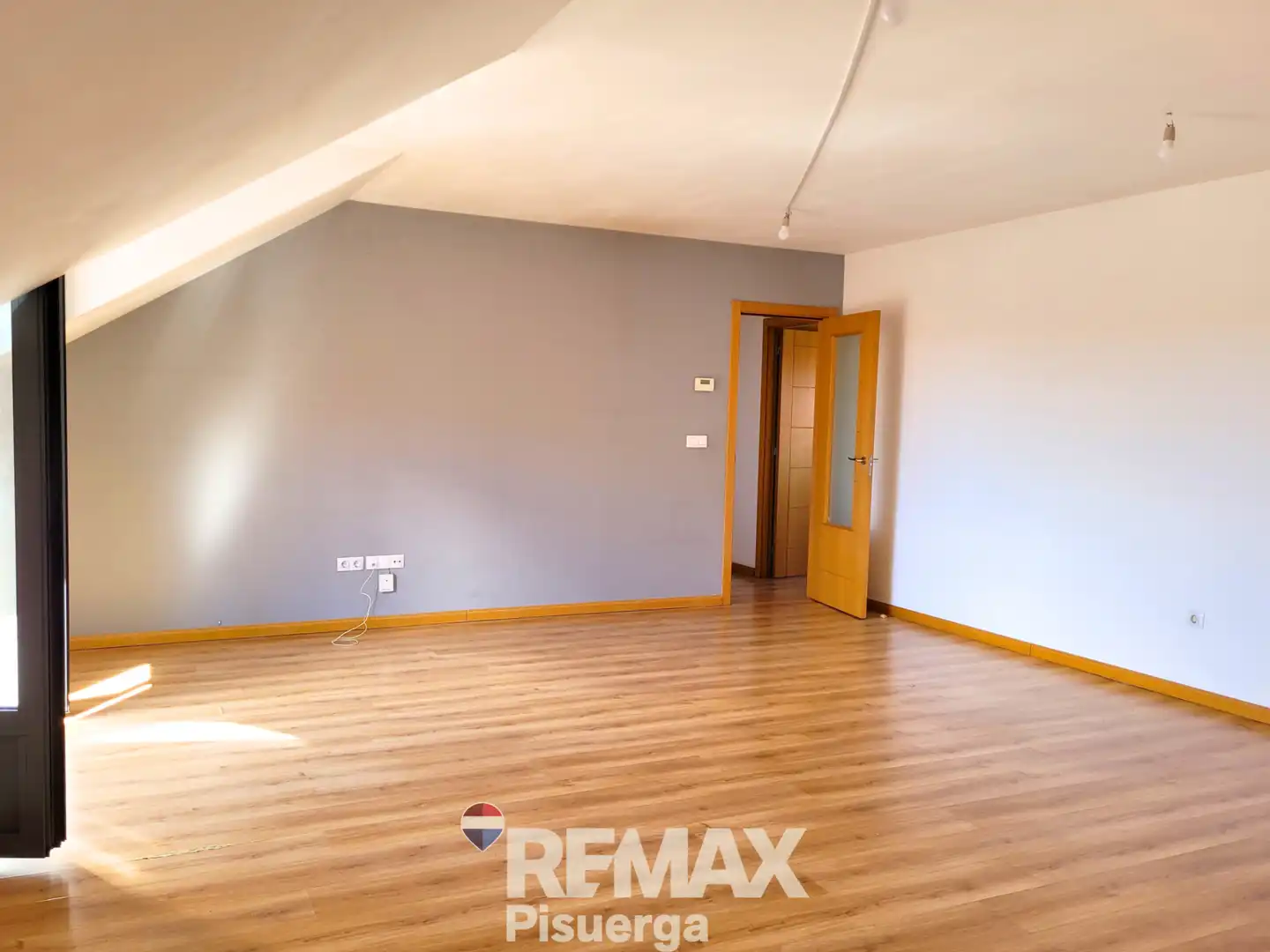 Wohnung zum Verkauf in Santovenia de Pisuerga mit Heizung, Abstellraum und Balkon