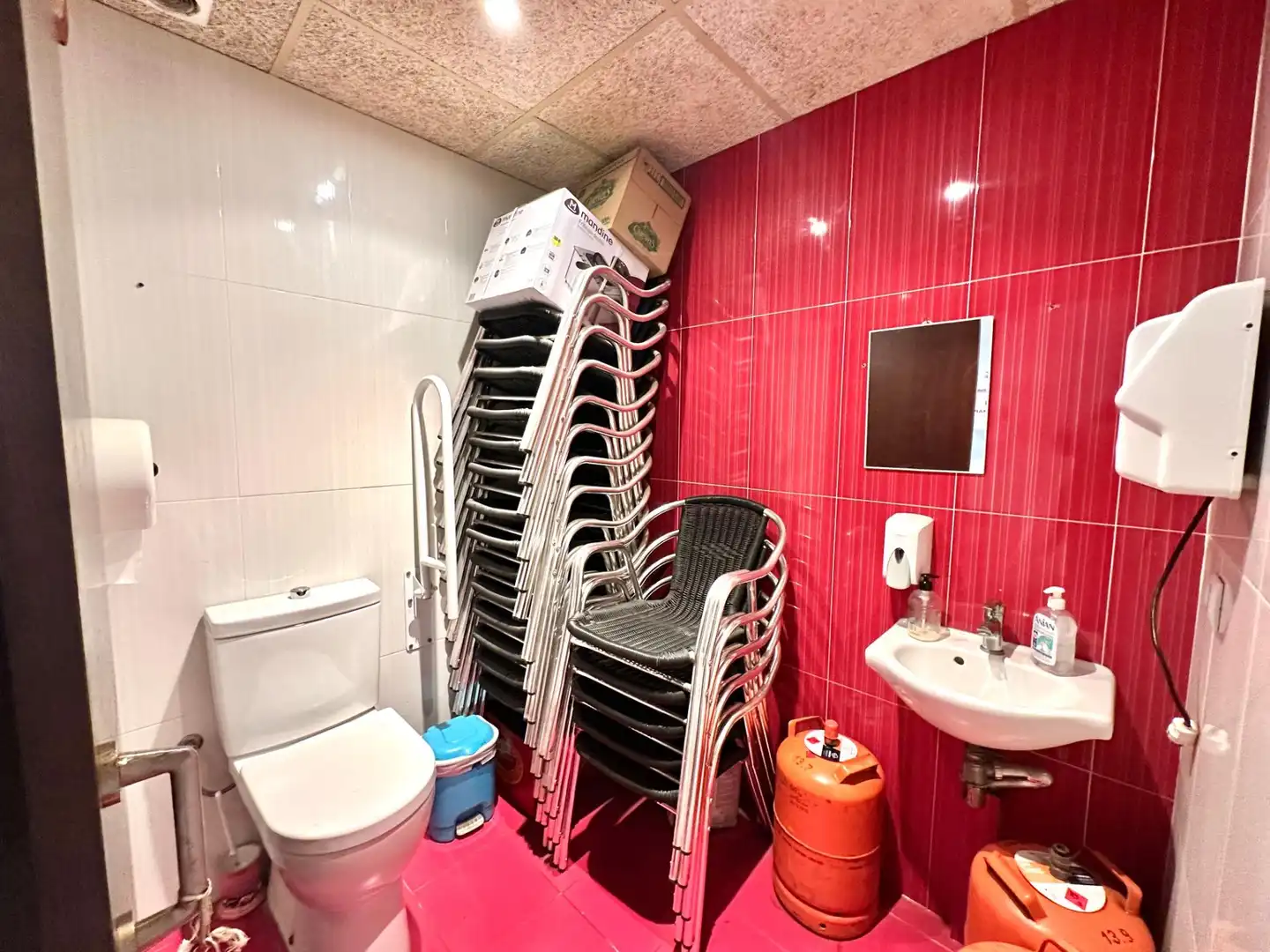 Bathroom of Commercial properties for sale in Mislata