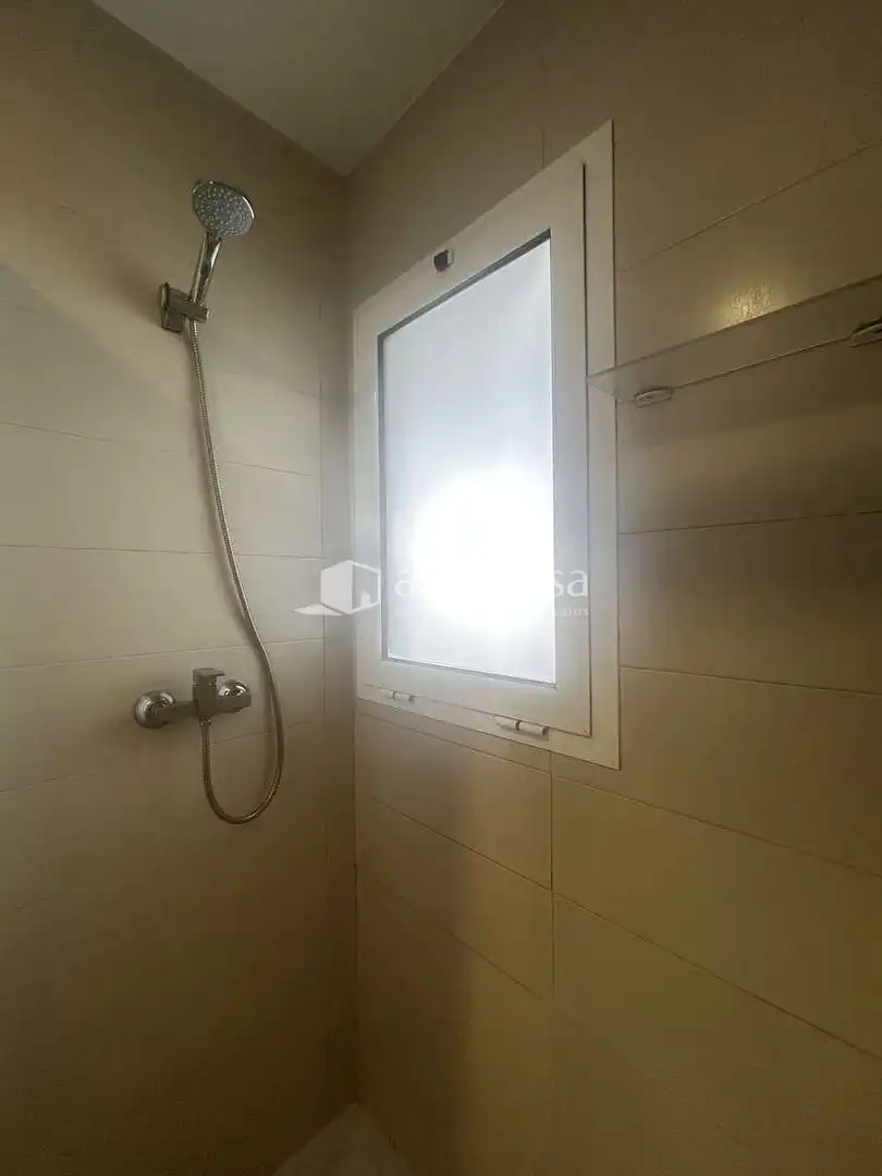 Baño de Piso de alquiler en Valencia con Amueblado, Horno y Microondas
