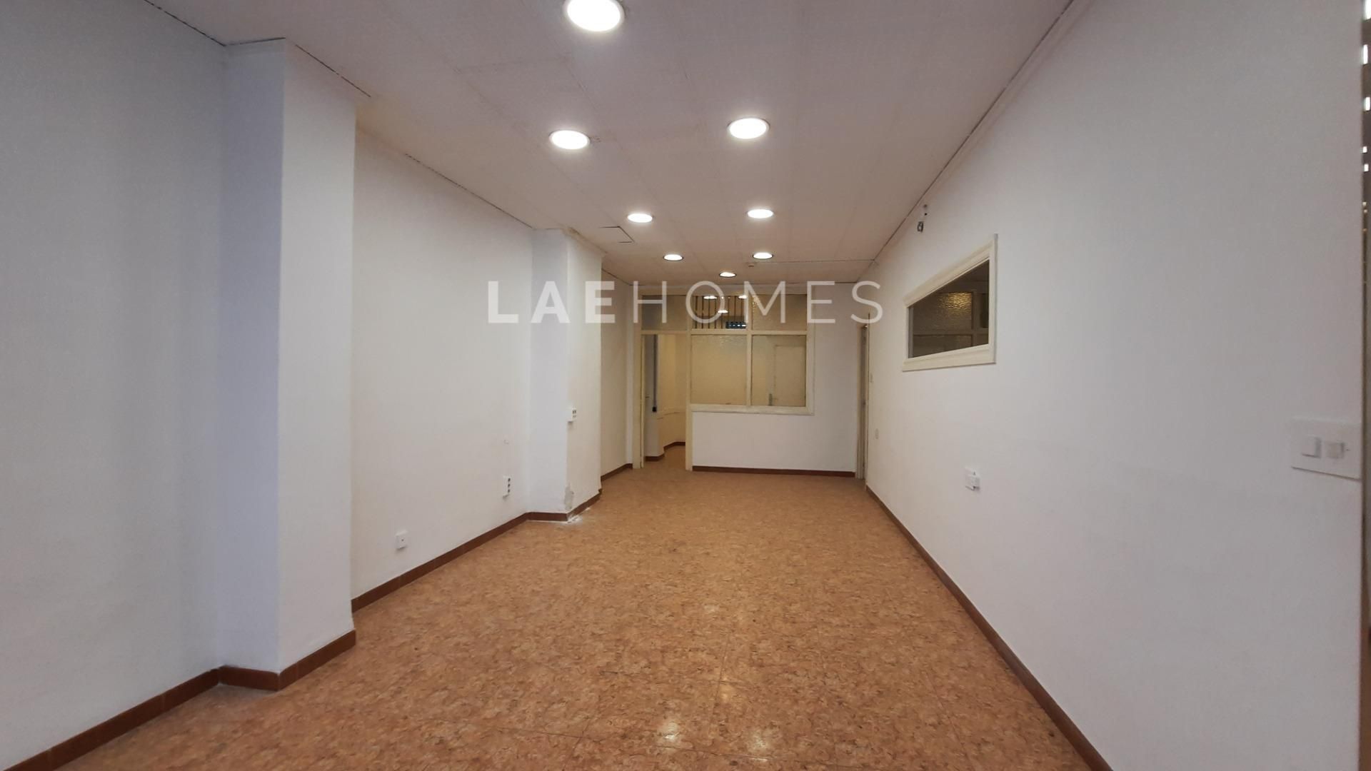 Premises for sale in  Valencia Capital  with Air Conditioner
