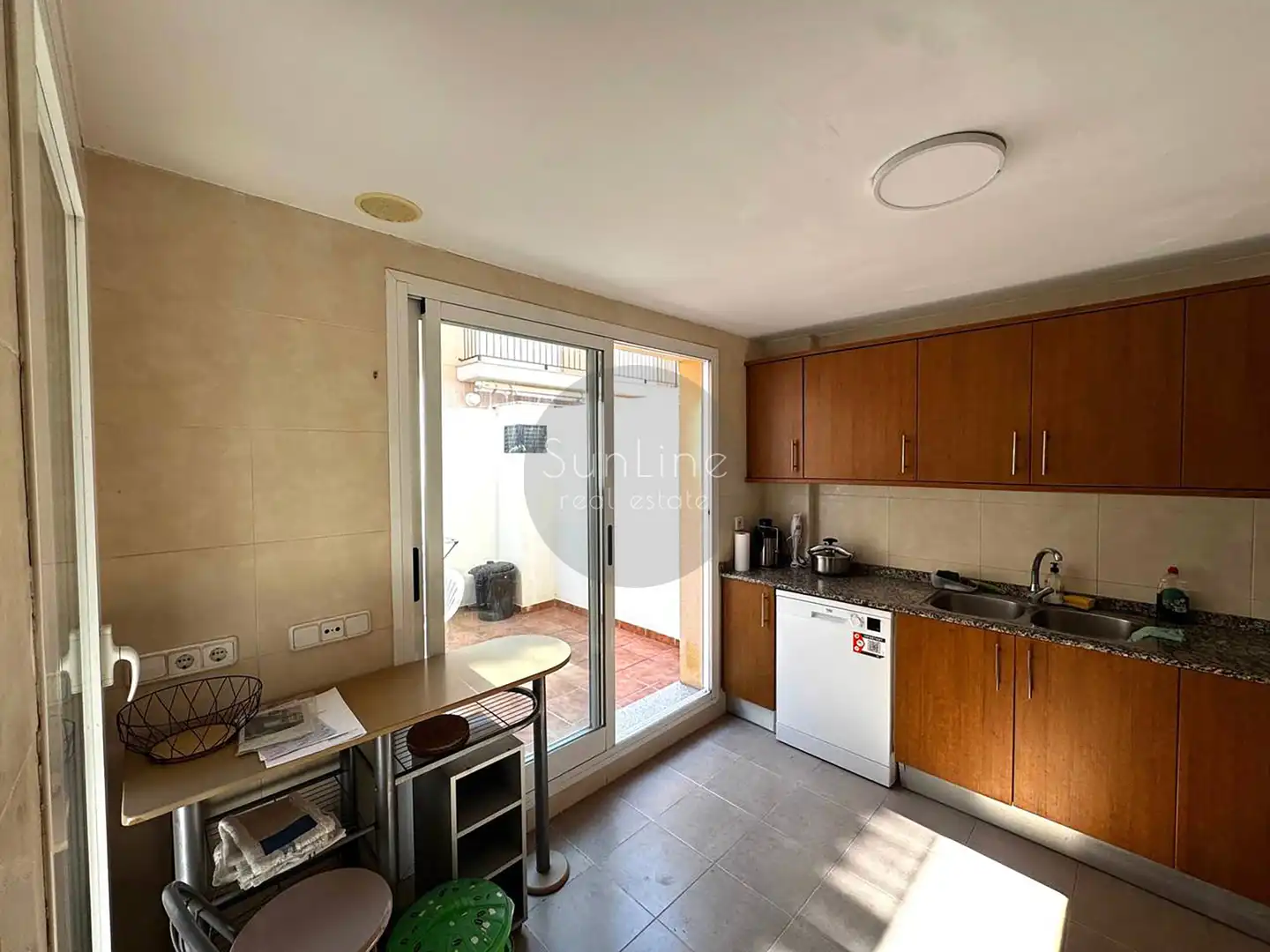 Küche von Einfamilien-Reihenhaus zur Miete in Moncada mit Klimaanlage, Privatgarten und Terrasse