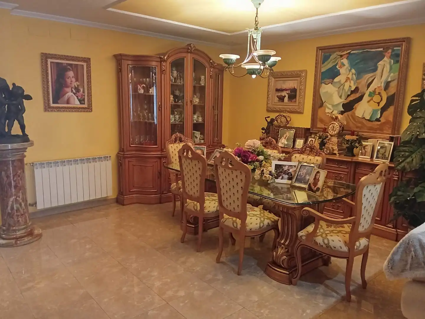 Esszimmer von Einfamilien-Reihenhaus zum Verkauf in Sedaví mit Klimaanlage, Terrasse und Balkon
