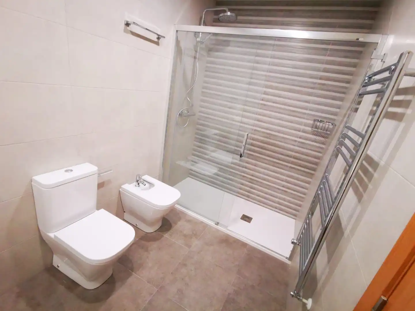 Baño de Piso de alquiler en Ferrol con Calefacción, Terraza y Trastero