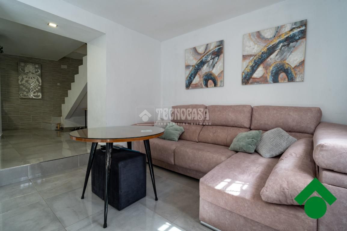 Sala d'estar de Casa adosada en venda en Pinos Puente