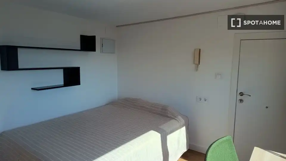 Piso con terraza en alquiler en Ciutat Vella, imagen 2