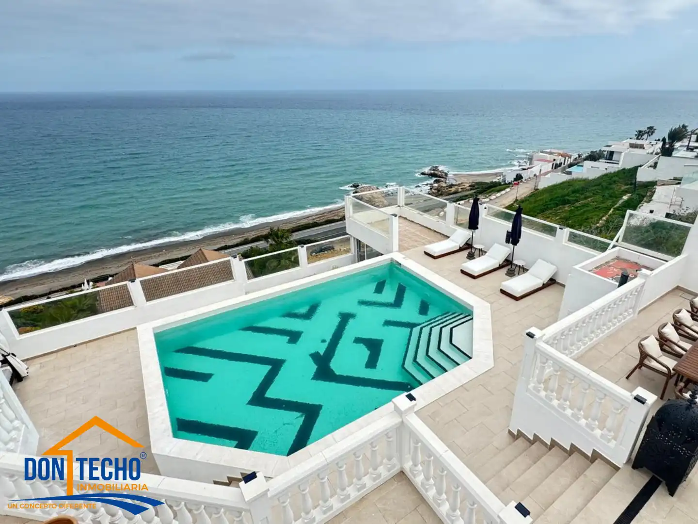 Piscina de Casa o chalet en venta en Manilva con Aire acondicionado, Jardín privado y Terraza