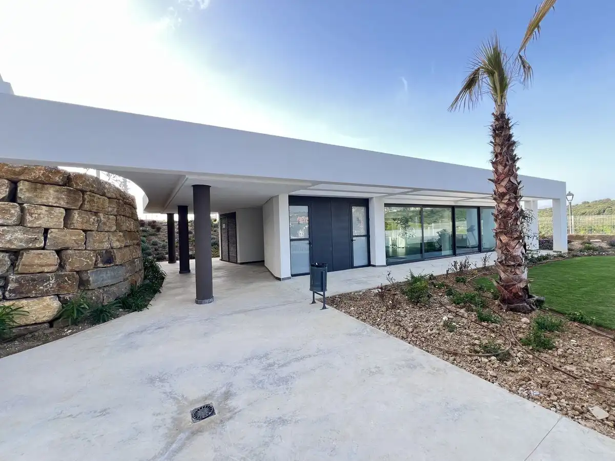 Vista exterior de Dúplex en venda en Estepona amb Aire condicionat, Terrassa i Traster