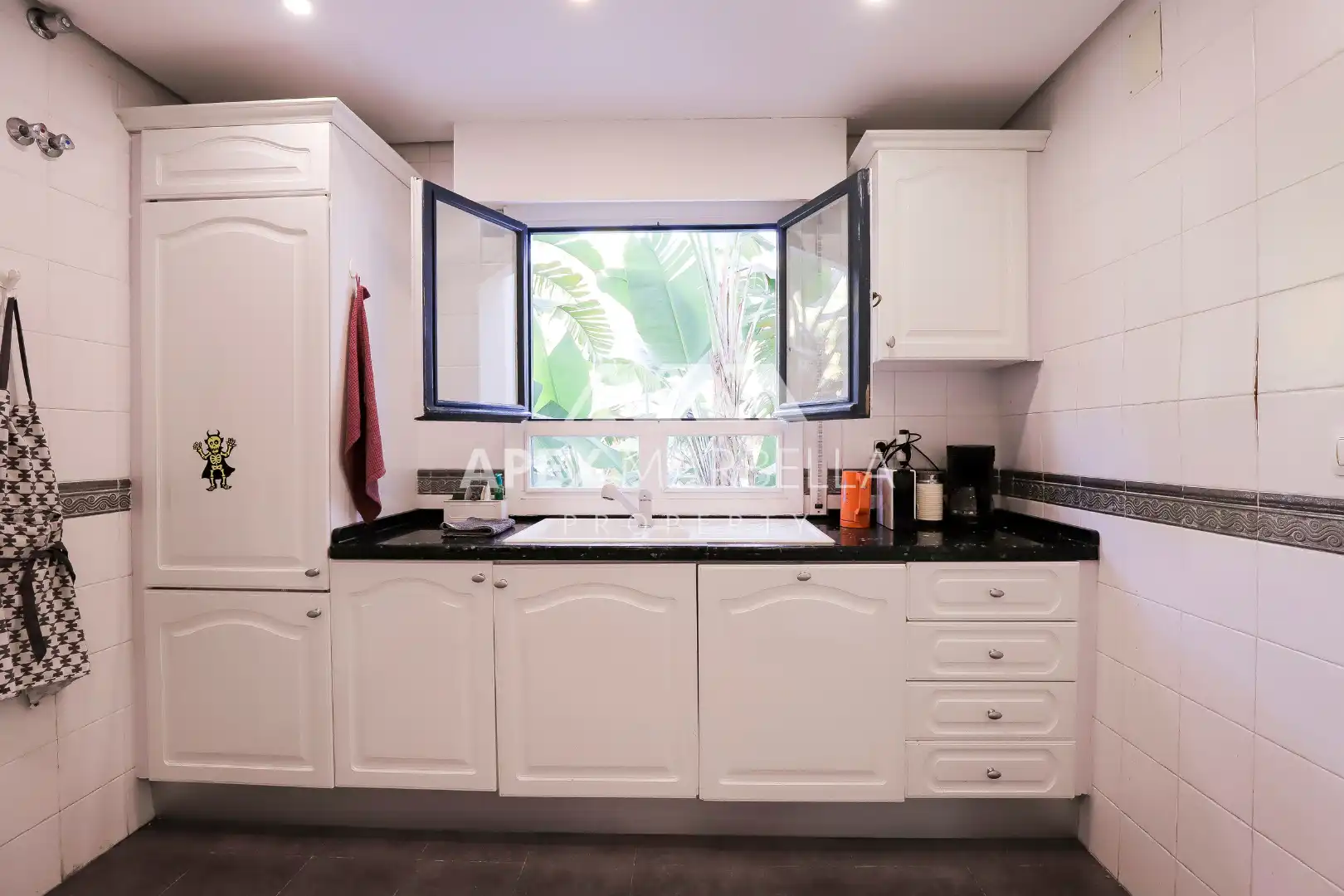 Küche von Wohnung zum Verkauf in Marbella mit Klimaanlage, Terrasse und Möbliert