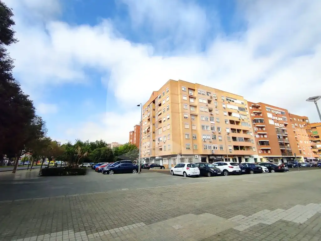 Vista exterior de Pis de lloguer en Badajoz amb Terrassa, Moblat i Rentadora