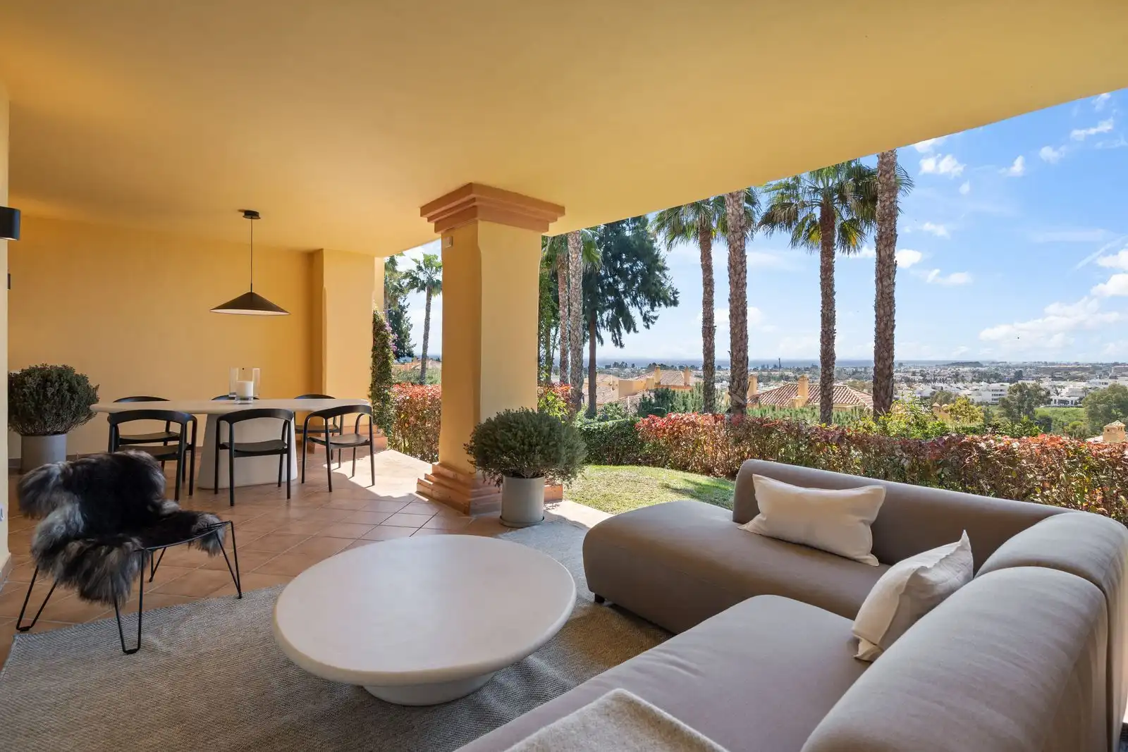 Terraza de Apartamento en venta en Marbella con Terraza, Amueblado y Piscina comunitaria