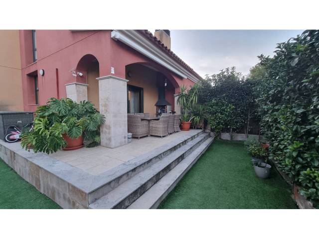 Casa adosada en Venta en Calle Mèlies en Bonmont Terres Noves