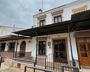 Vista exterior de Casa o xalet en venda en Almonte amb Aire condicionat, Terrassa i Moblat