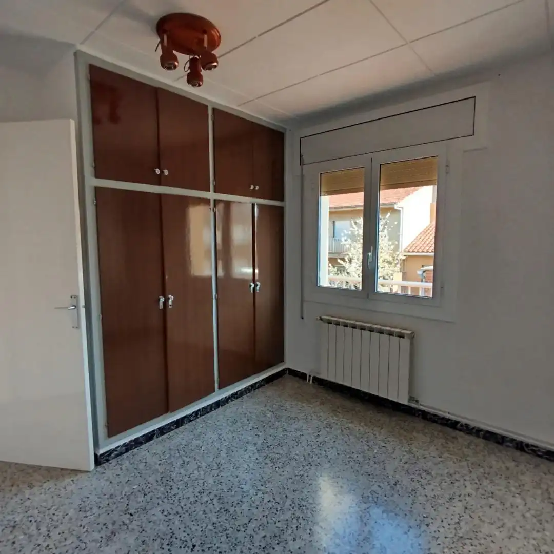 Dormitori de Pis de lloguer en Casserres amb Calefacció i Balcó