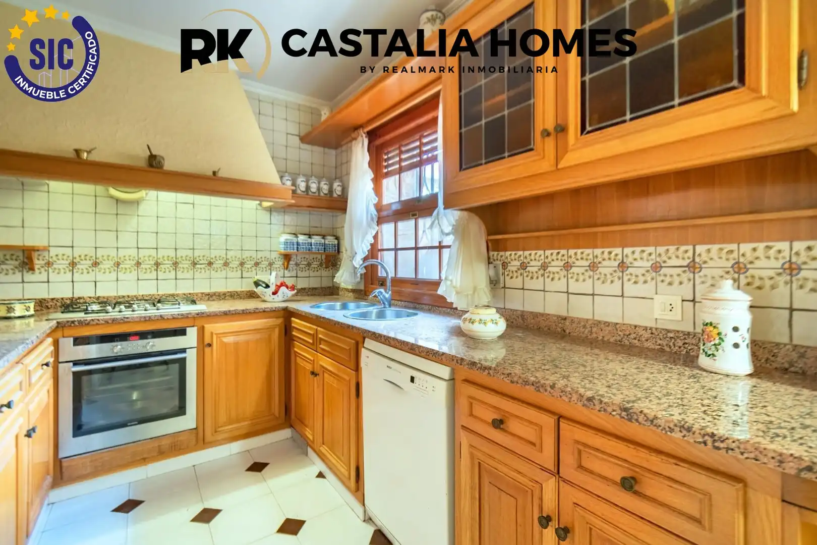 Cocina de Casa o chalet en venta en Castellón de la Plana / Castelló de la Plana con Calefacción, Jardín privado y Parquet
