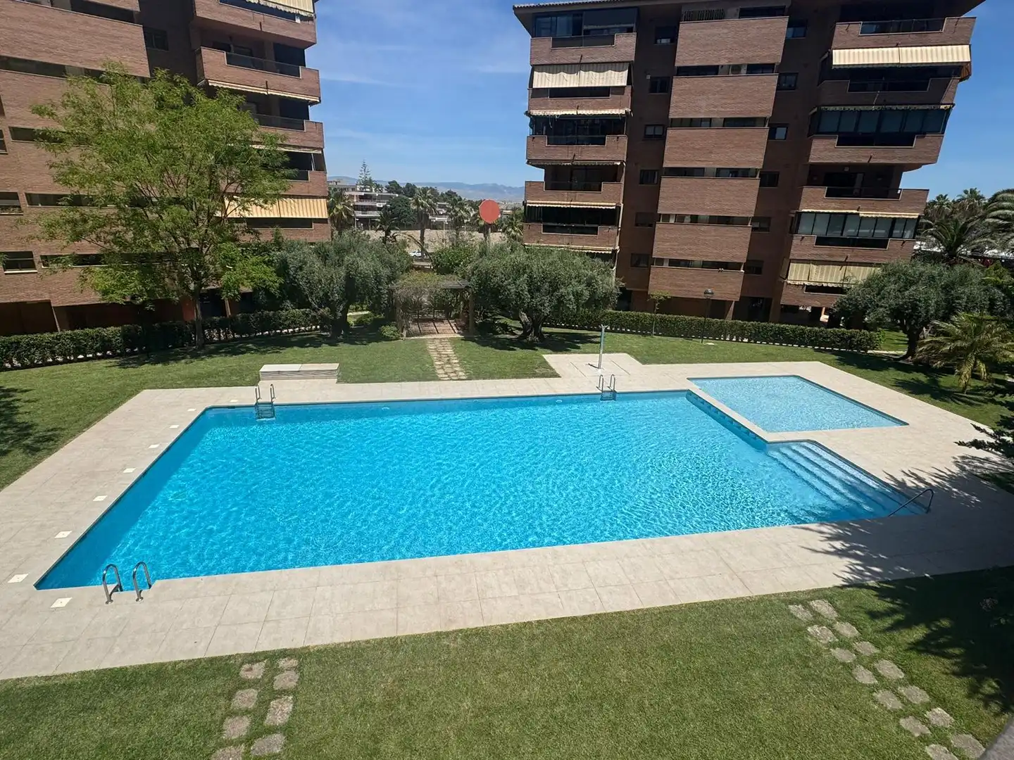 Piscina de Pis en venda en Alicante / Alacant amb Aire condicionat, Terrassa i Balcó