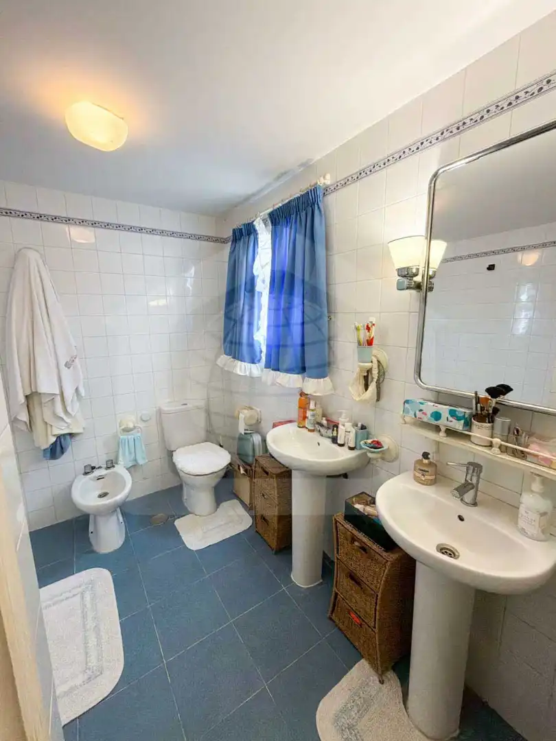 Bany de Casa o xalet en venda en Estepona amb Jardí privat, Terrassa i Moblat