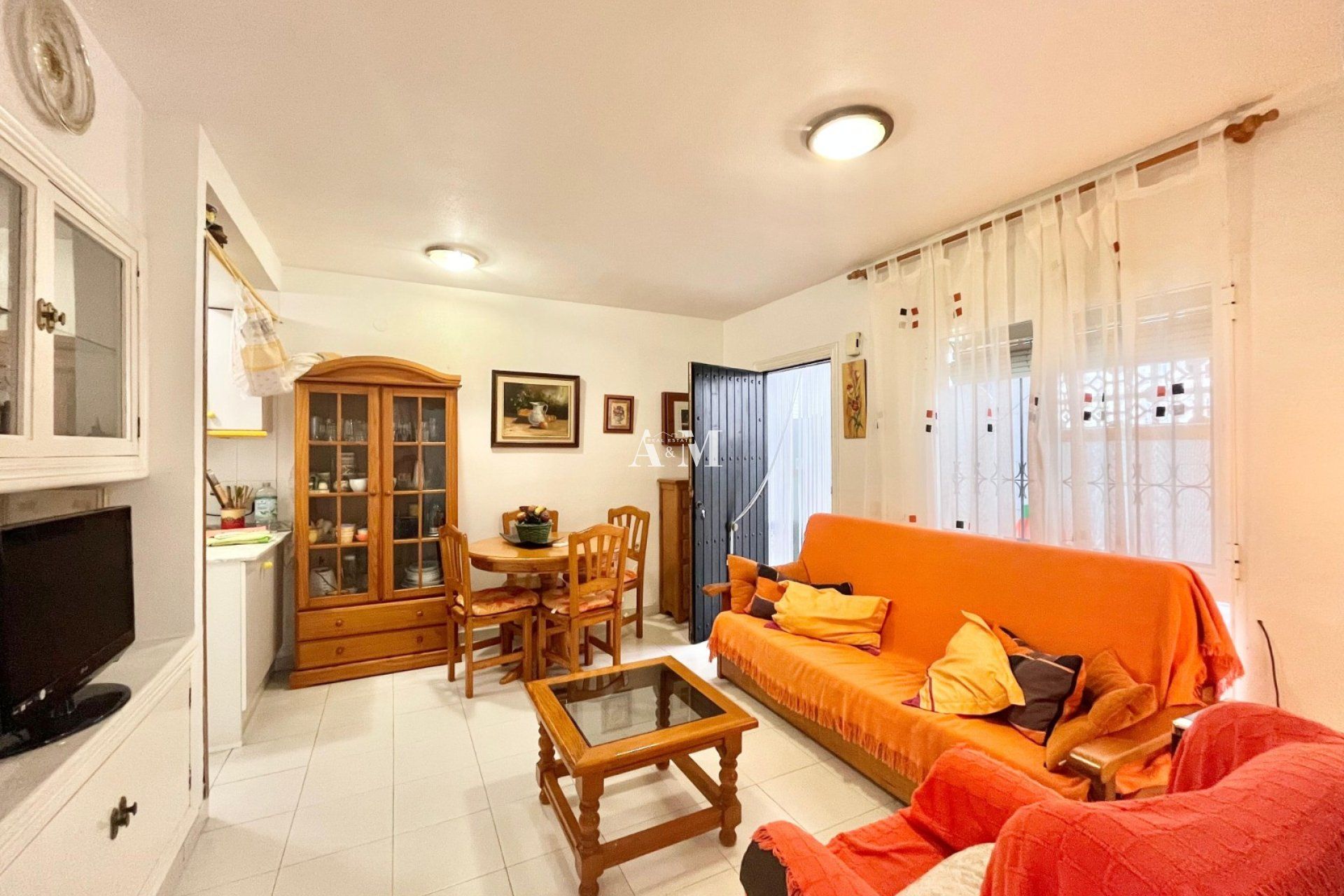 Sala d'estar de Casa o xalet de lloguer en Torrevieja amb Aire condicionat, Calefacció i Terrassa