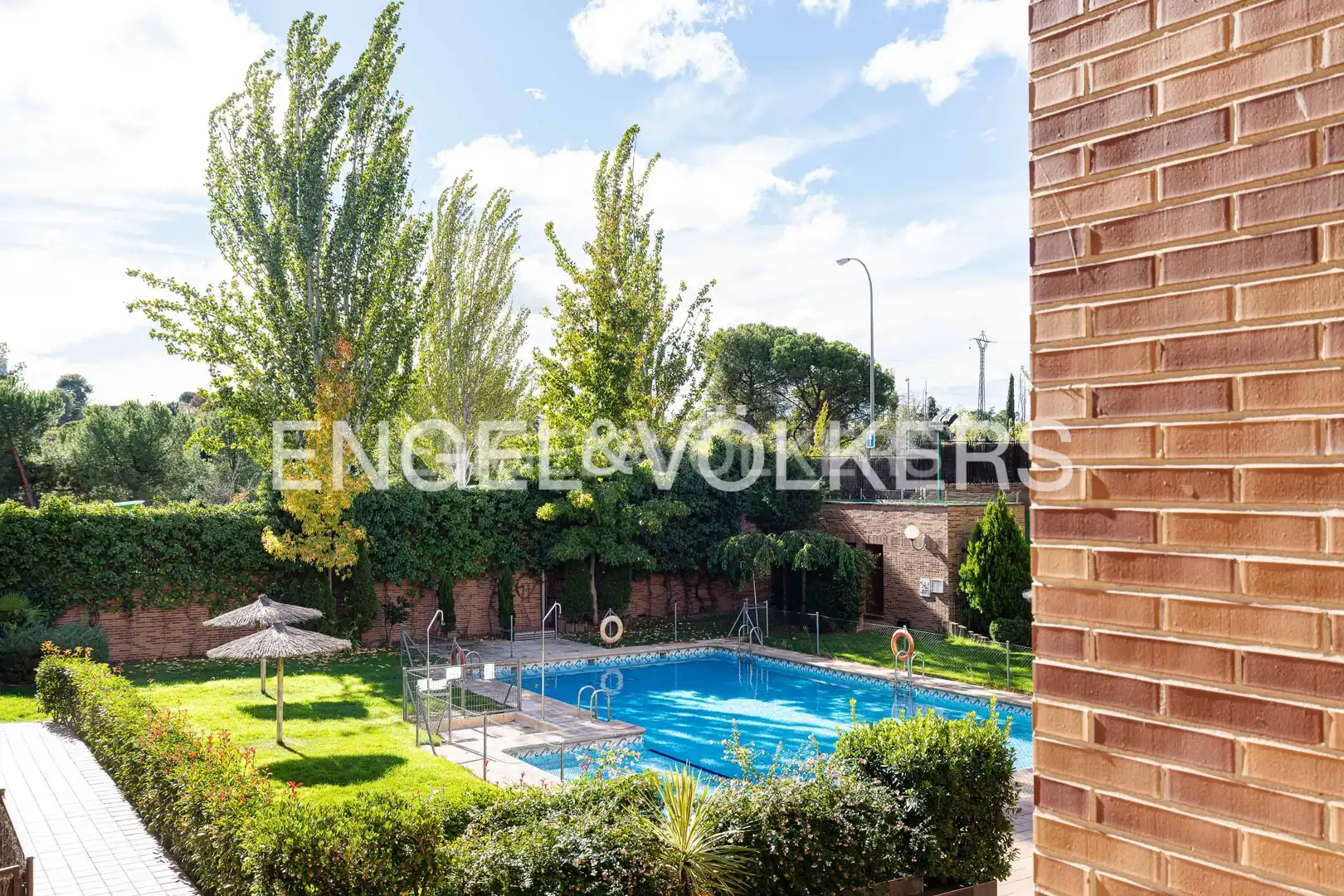 Swimming pool of Flat for rent in Madrid  with Air Conditioner, Heating and Parquet flooring