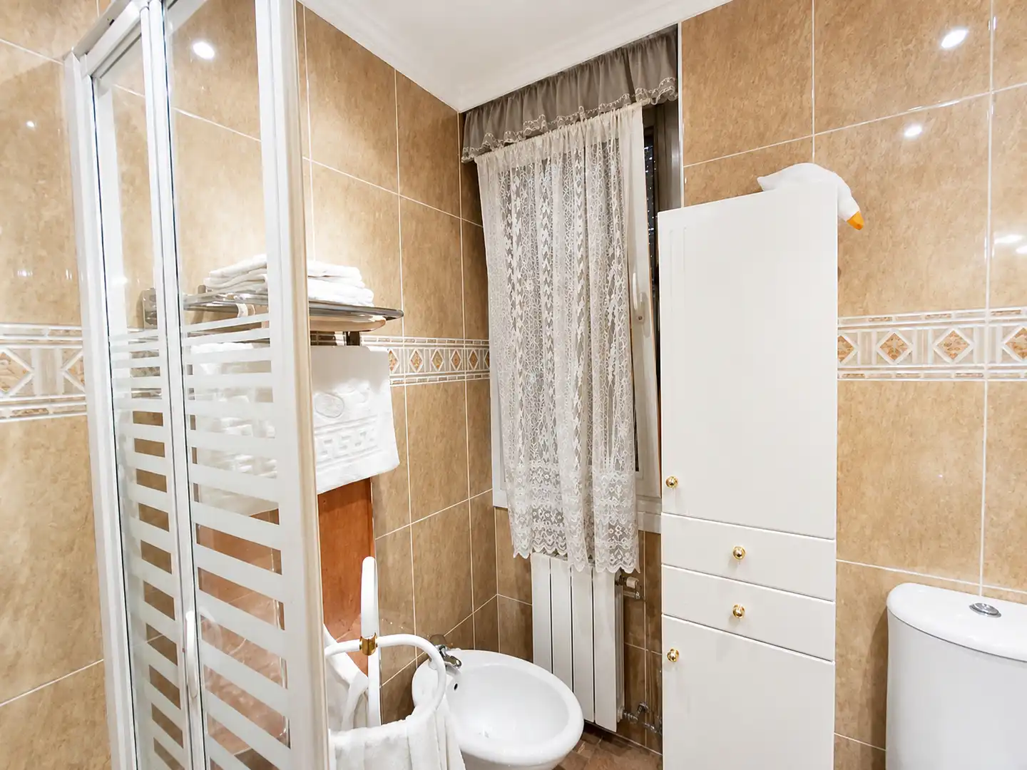 Badezimmer von Wohnung zur Miete in Santander mit Heizung, Abstellraum und Möbliert