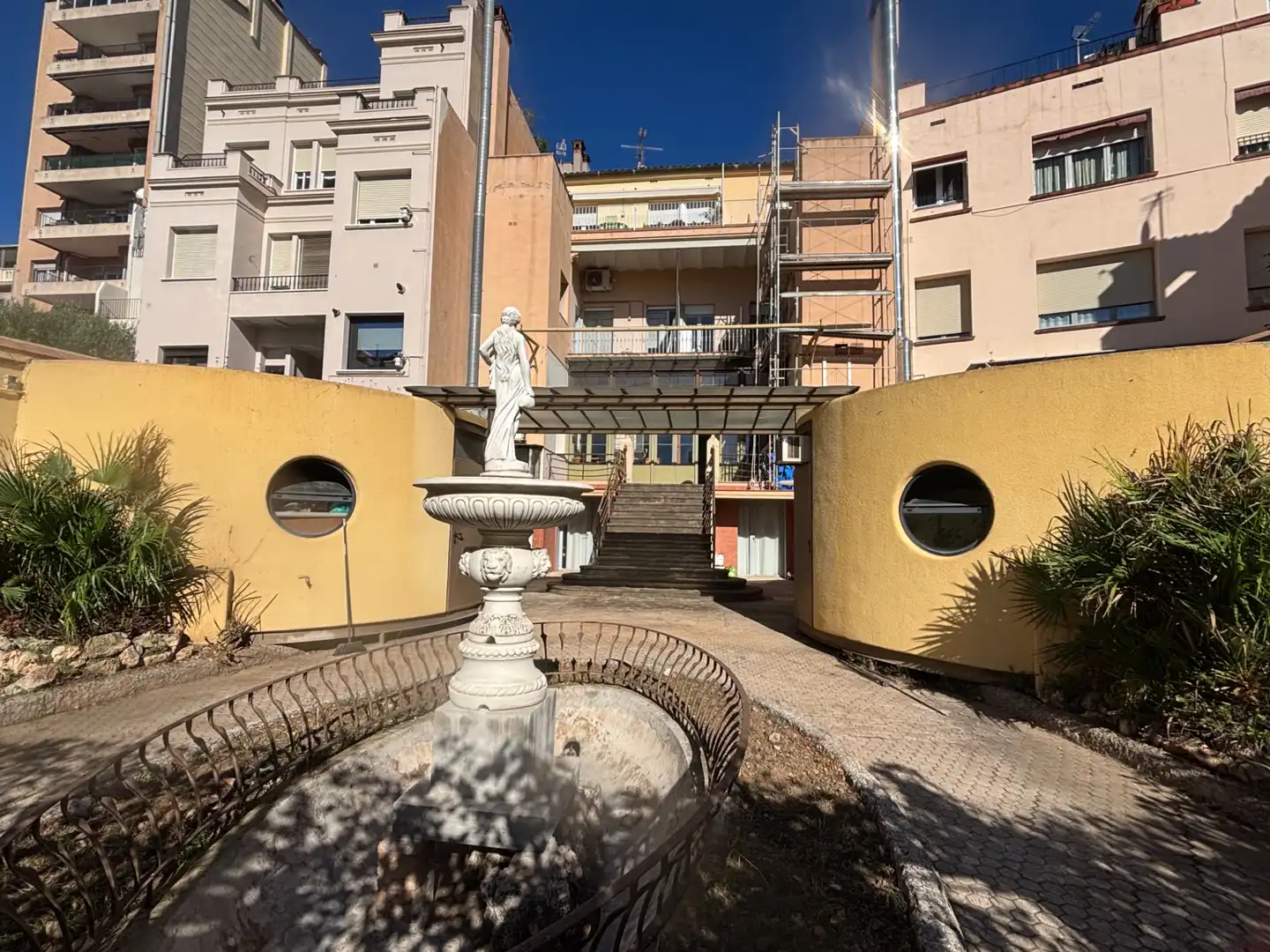 Außenansicht von Erdgeschoss zum Verkauf in Terrassa mit Klimaanlage, Heizung und Privatgarten
