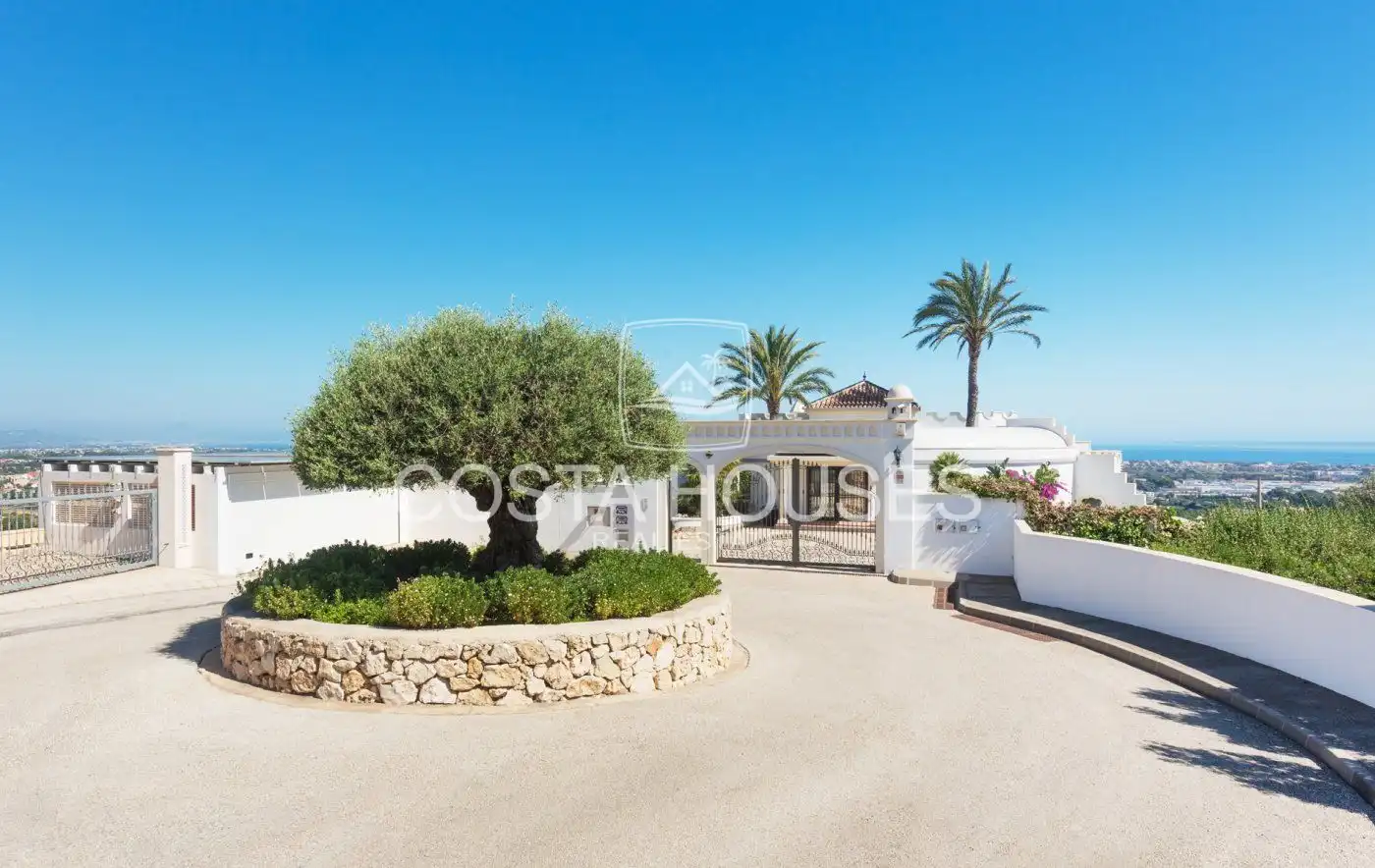 Exterior view of Houses for sale in Dénia  with Air Conditioner, Private garden and Terrace