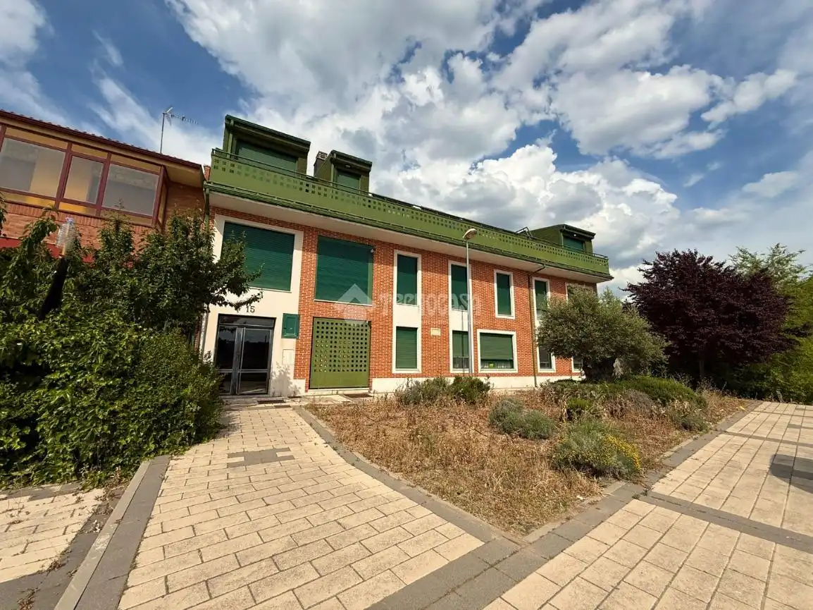 Vista exterior de Ático en venta en Villanubla con Calefacción, Parquet y Terraza