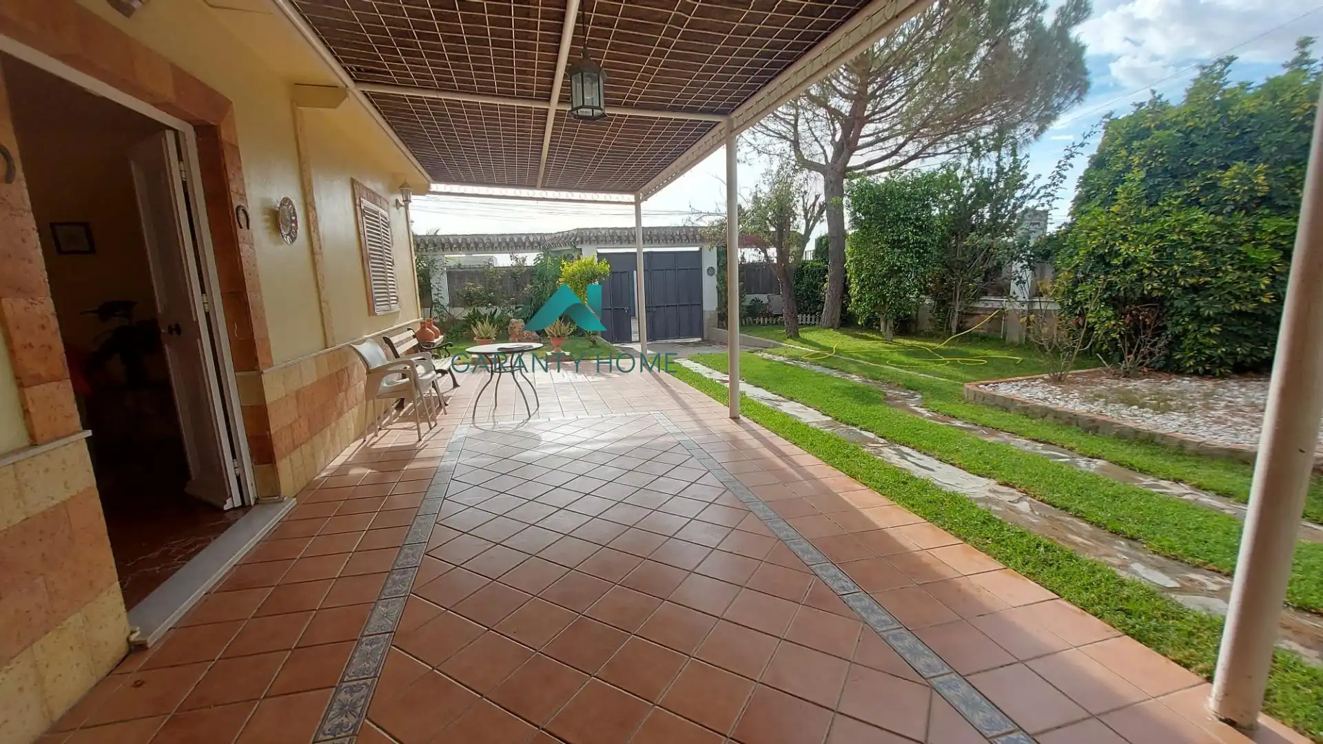 Jardí de Casa o xalet en venda en Dos Hermanas amb Aire condicionat, Jardí privat i Traster