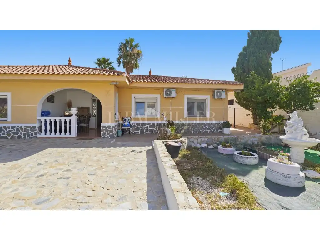 Exterior view of Houses for sale in La Huerta  