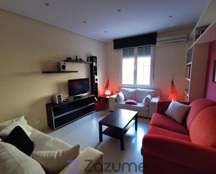 Living room of Flat to rent in  Madrid Capital  with Air Conditioner, Heating and Furnished