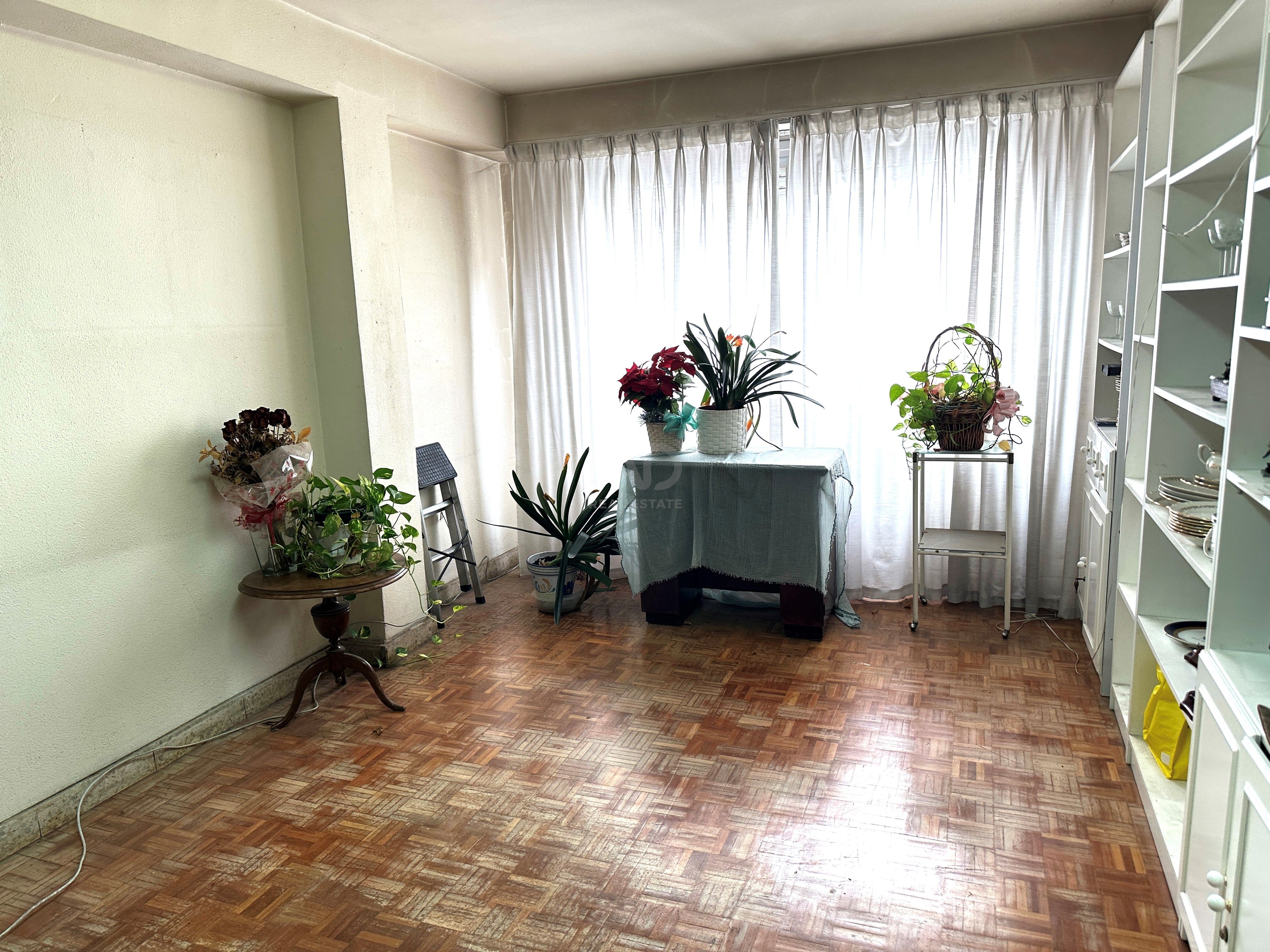 Sala d'estar de Pis en venda en León Capital  amb Calefacció