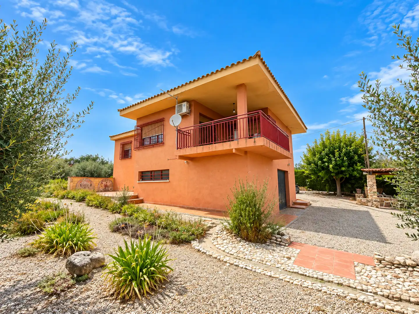 Country house with garden for sale in Partida Freixa