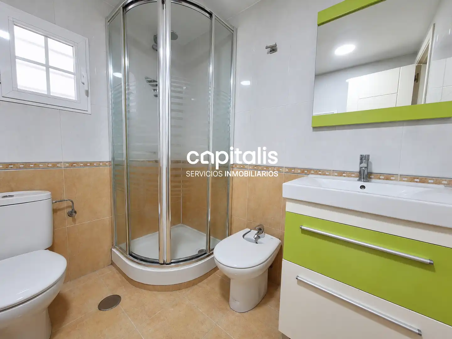 Badezimmer von Wohnung zur Miete in Madrid mit Klimaanlage und Heizung