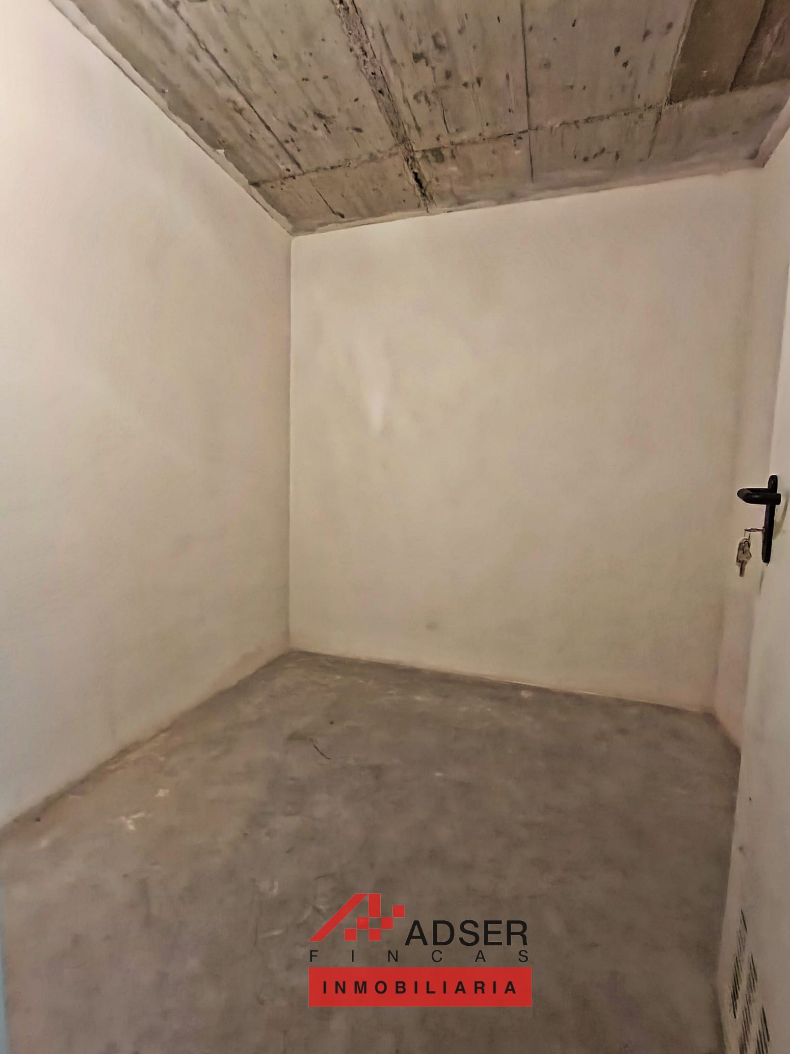 Box room for sale in  Logroño