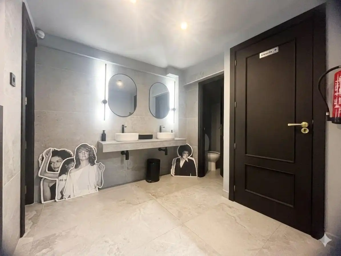 Badezimmer von Geschaftsraum zur Miete in Madrid mit Klimaanlage