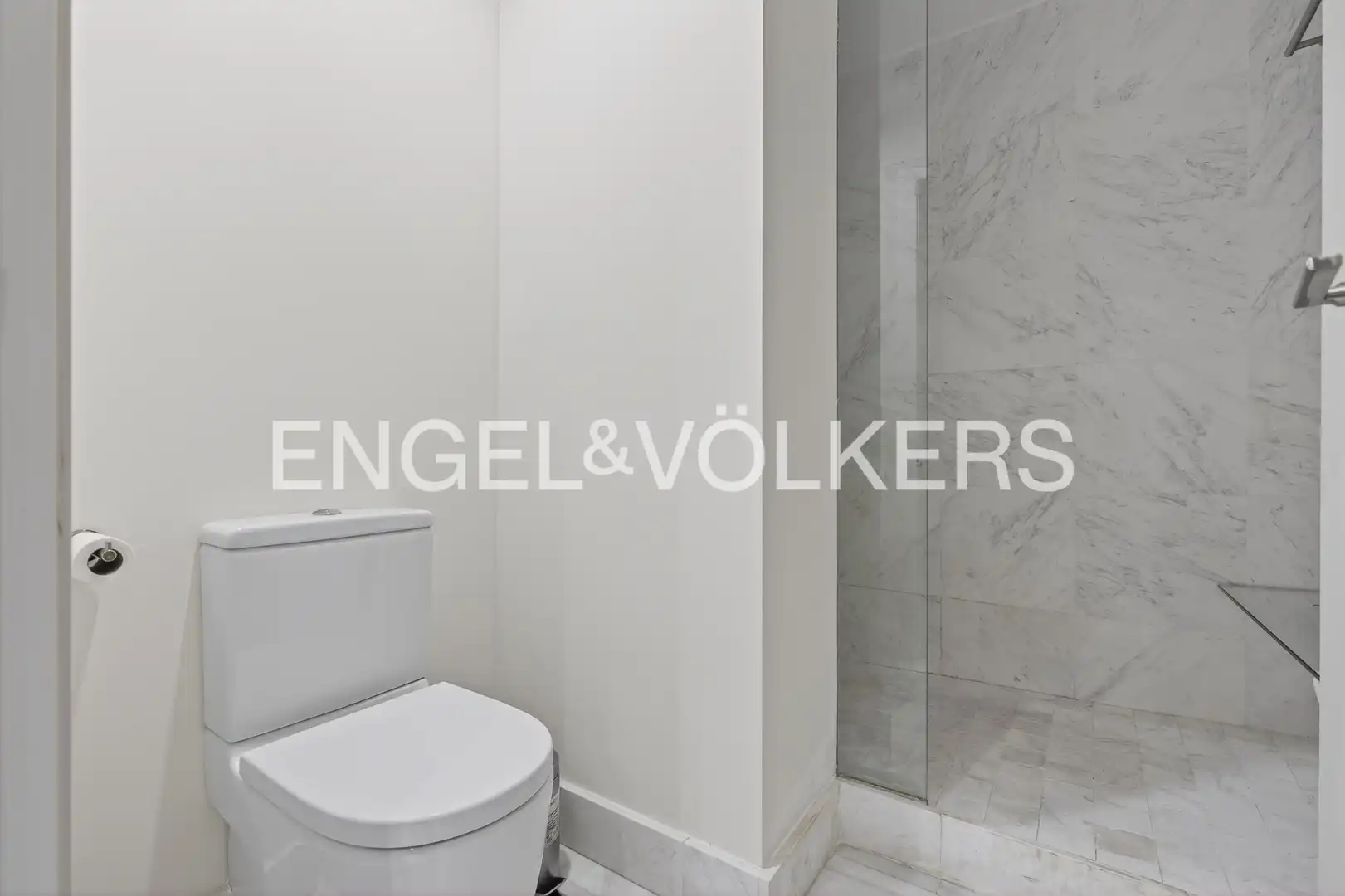 Badezimmer von Wohnungen zur Miete in Sevilla mit Klimaanlage, Heizung und Balkon