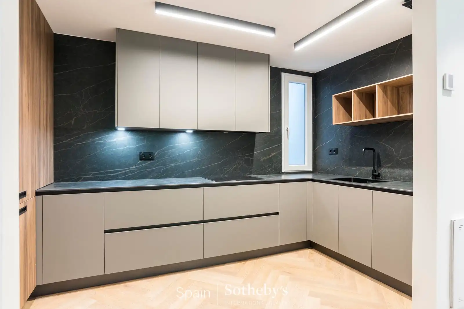 Cuina de Apartament en venda en Madrid amb Aire condicionat i Calefacció