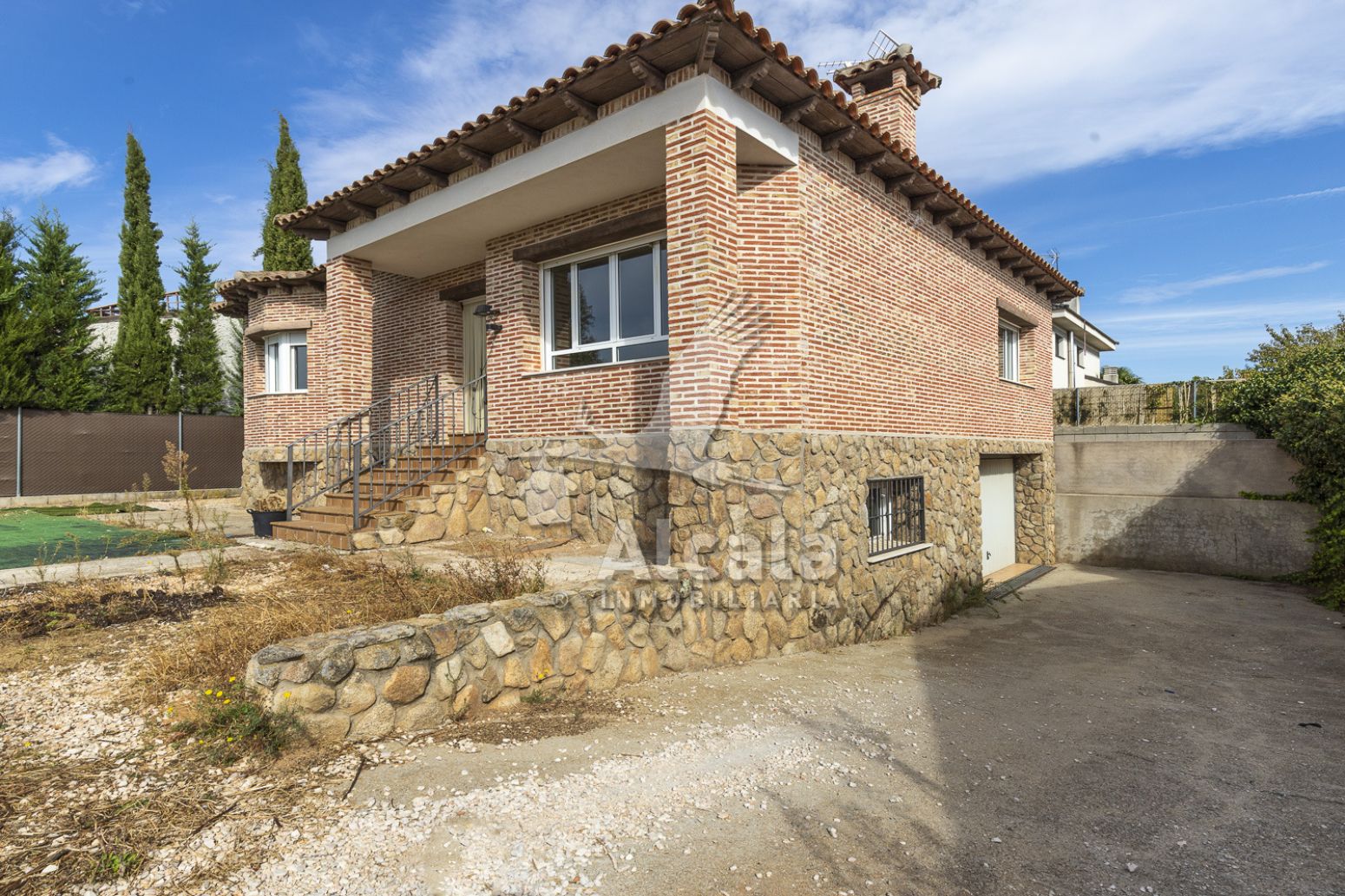 Vista exterior de Casa o xalet en venda en Chiloeches amb Calefacció
