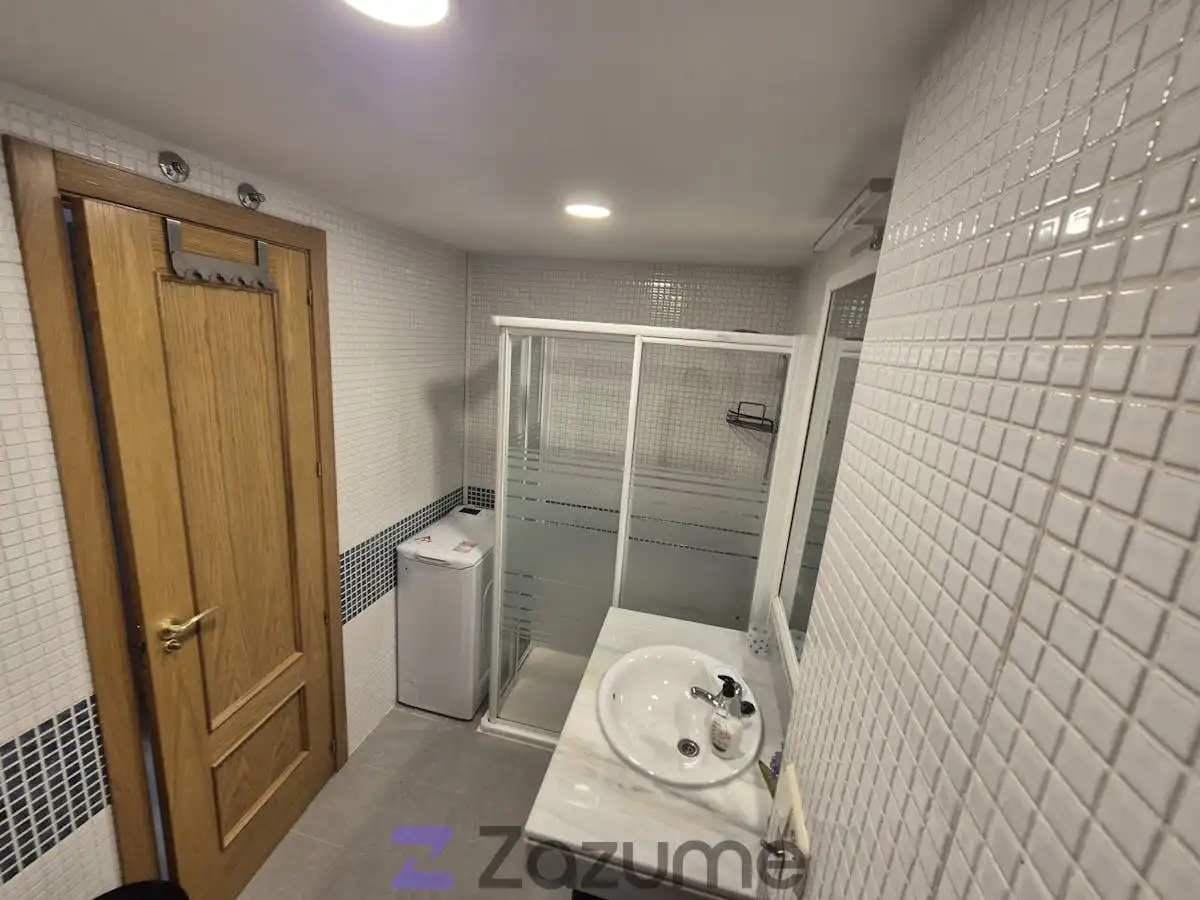 Bathroom of Flat for rent in Recas  with Air Conditioner, Heating and Terrace