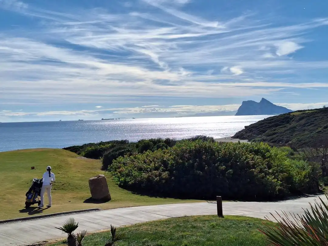 Vista exterior de Ático en venta en La Alcaidesa con Aire acondicionado, Calefacción y Jardín privado