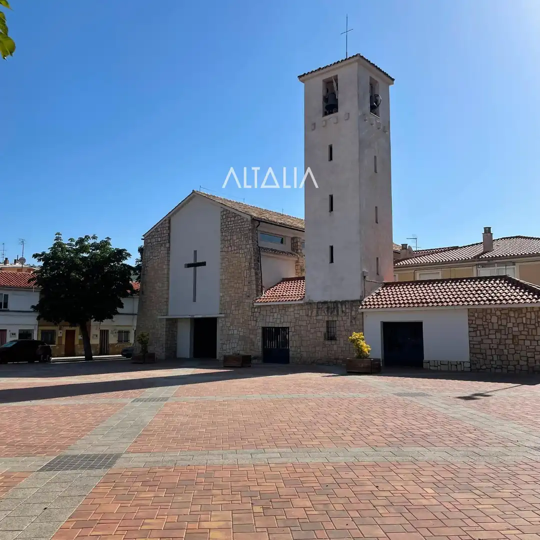 Vista exterior de Casa adosada en venda en Cuenca amb Terrassa