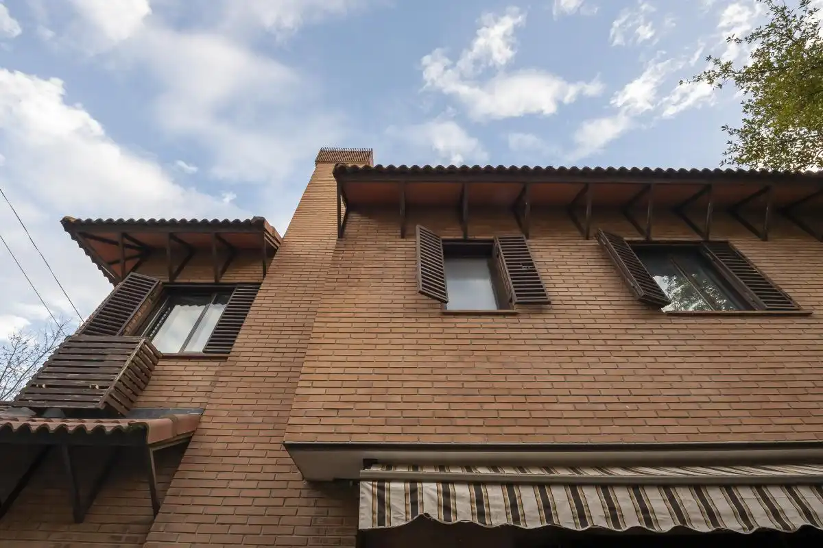 Vista exterior de Casa adosada en venta en Madrid con Aire acondicionado, Calefacción y Jardín privado