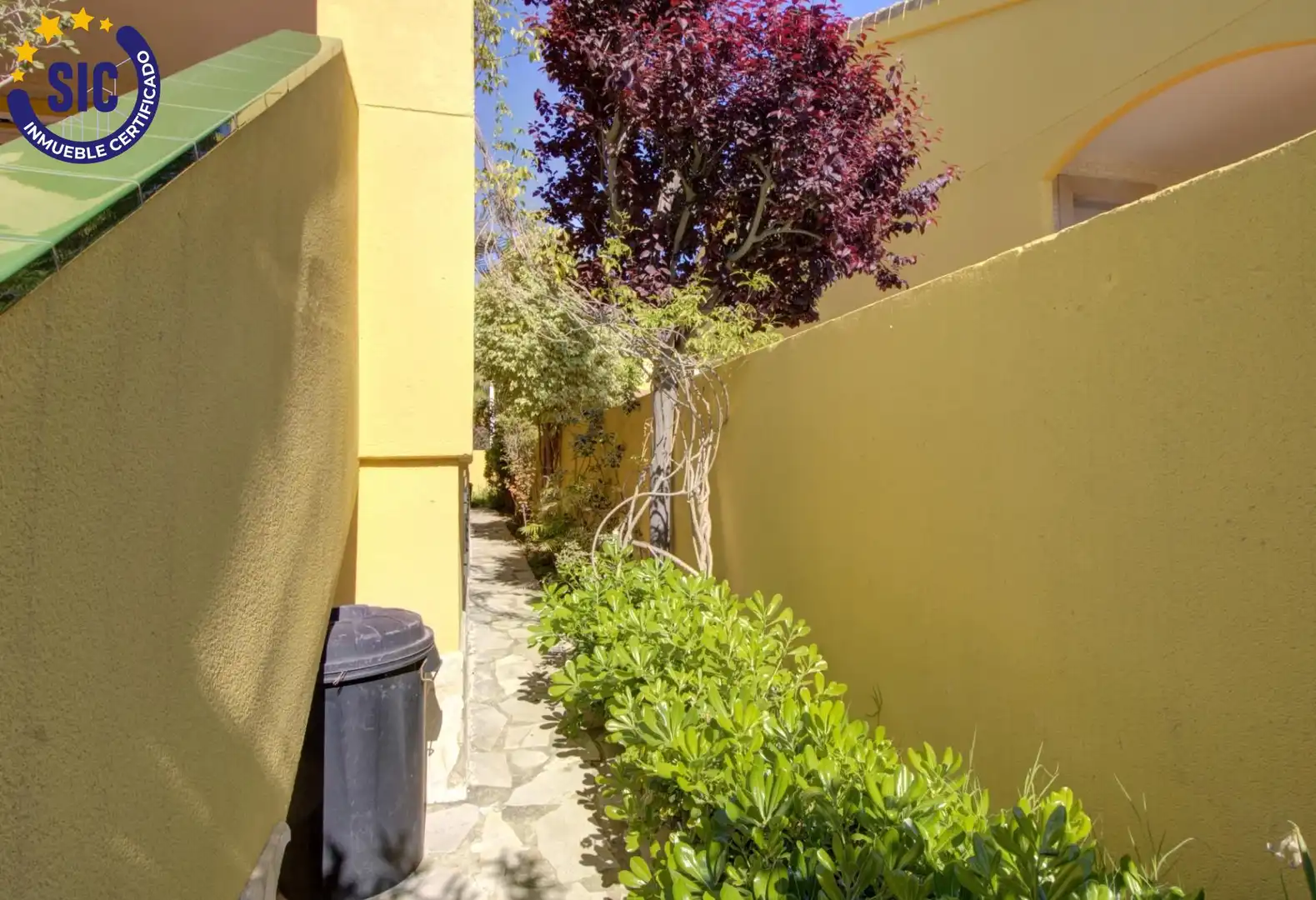 Vista exterior de Casa adosada en venda en Sagunto / Sagunt amb Aire condicionat, Calefacció i Jardí privat