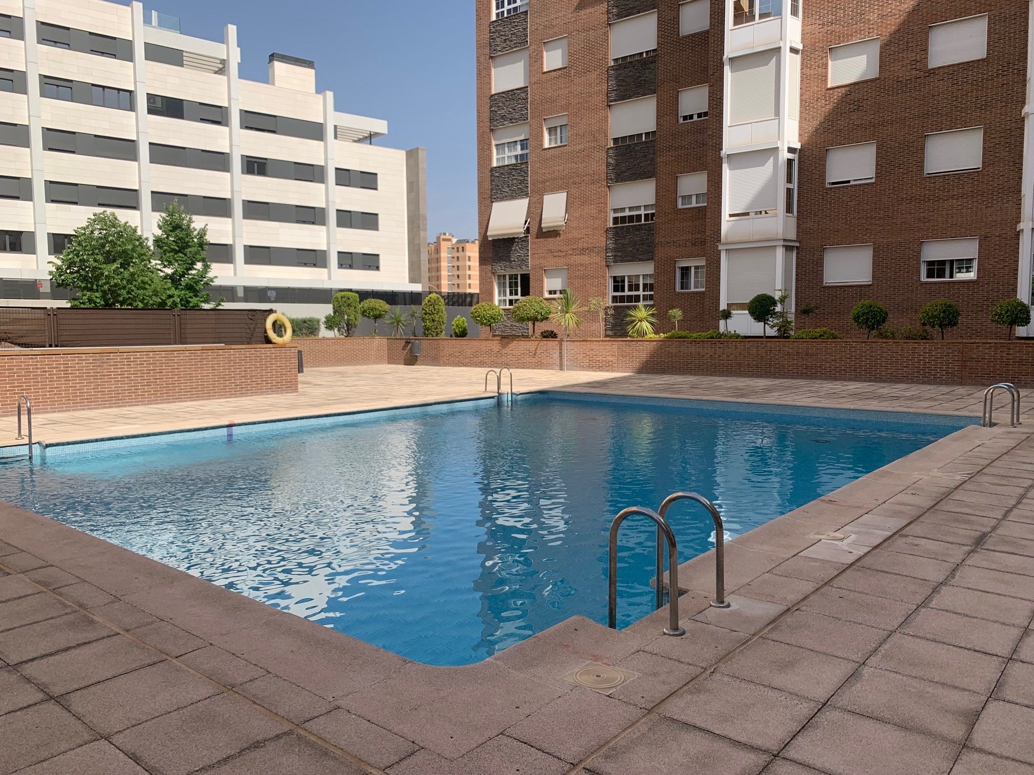 Piscina de Estudi de lloguer en  Madrid Capital amb Aire condicionat, Calefacció i Jardí privat