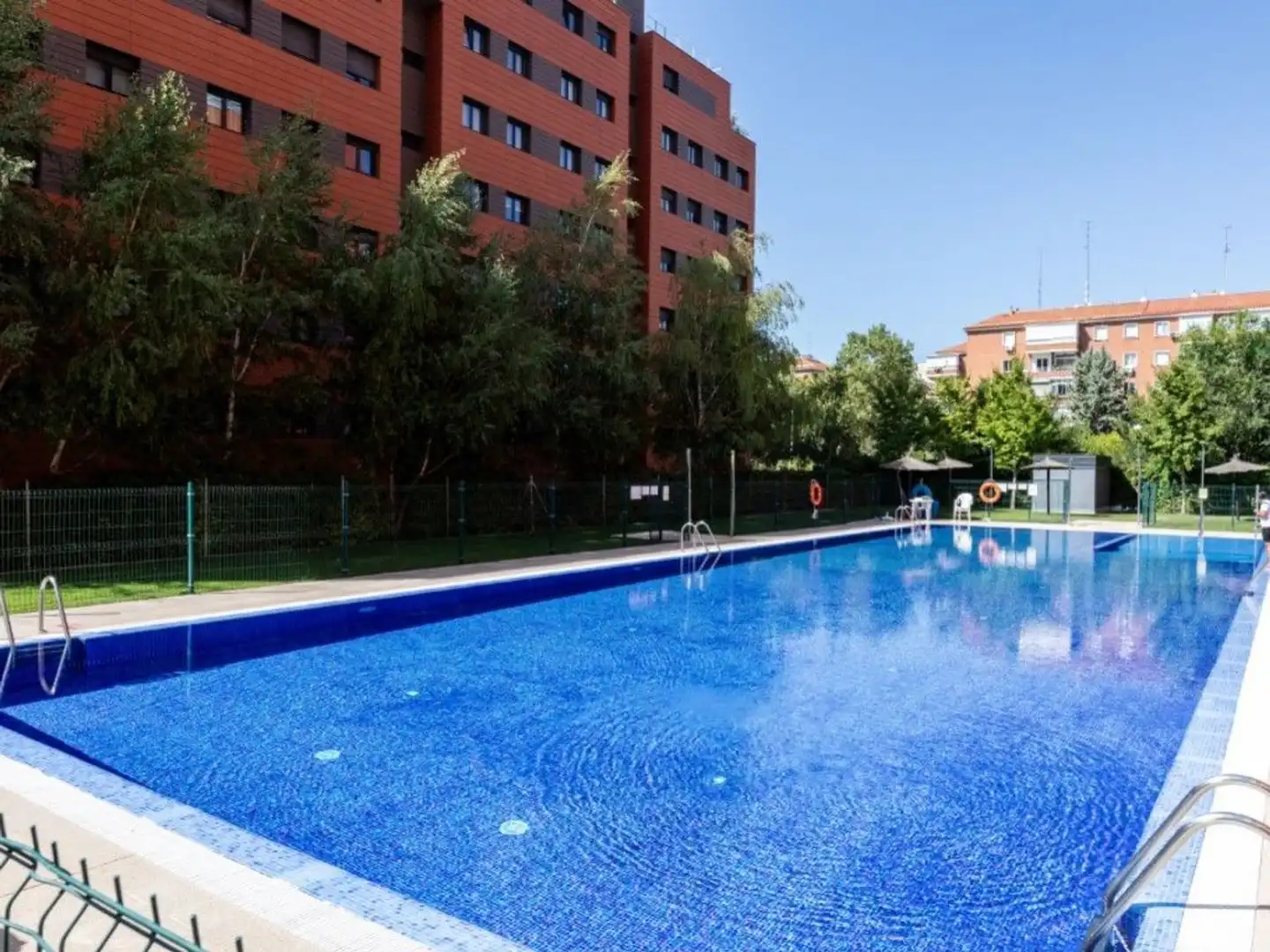 Piscina de Pis en venda en Madrid amb Aire condicionat, Terrassa i Traster