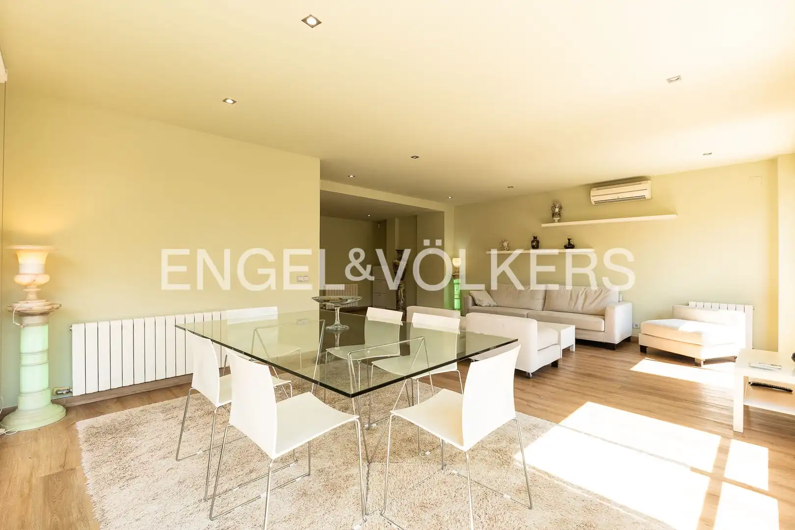 Dining room of Flat for rent in Barcelona  with Air Conditioner, Heating and Terrace