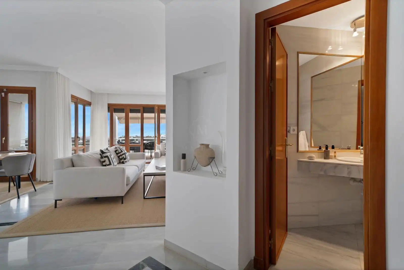 Apartament amb terrassa en venda a Nueva Andalucía, imagen 3