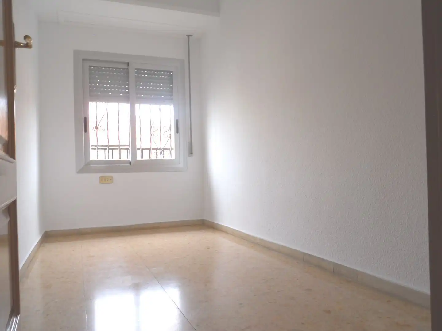 Schlafzimmer von Wohnung zum Verkauf in  Valencia Capital mit Klimaanlage und Balkon